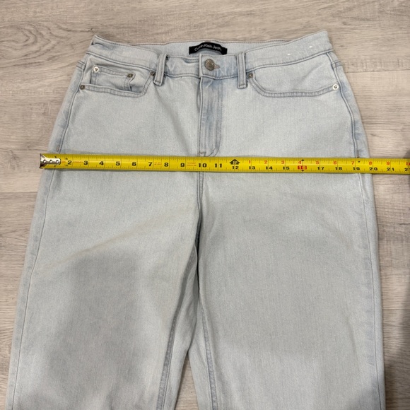 Calvin Klein Women's Light Blue High Rise Mom Denim Jeans 30 / Inseam 27in - Picture 11 of 17